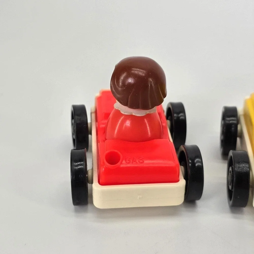 Vintage Fisher Price Little People‎ Gas Car Red Yellow Green Blue Stop Walk Sign